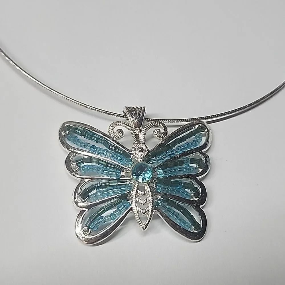 VINTAGE 17-19" silvertone choker necklace w/2" silvertone & blue butterfly fob